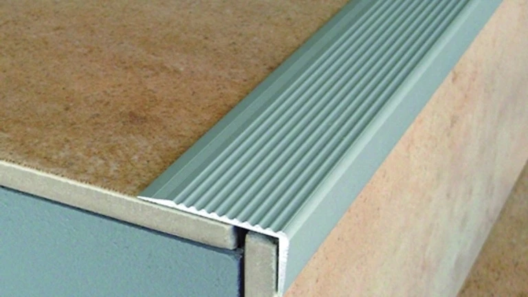 aluminium bullnose stair nosing 2